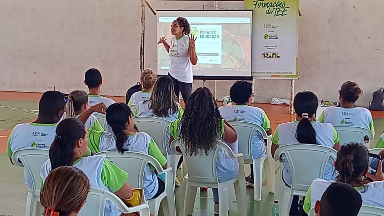 Parceria IEE e SESC capacita 750 educadores do litoral sul paulista para atender crianças neuroatípicas