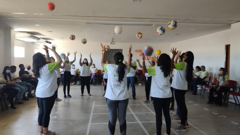 Parceria IEE e SESC capacita 750 educadores do litoral sul paulista para atender crianças neuroatípicas