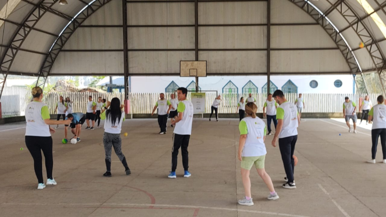 Parceria IEE e SESC capacita 750 educadores do litoral sul paulista para atender crianças neuroatípicas