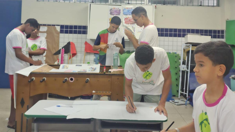 Parceria IEE e SESC capacita 750 educadores do litoral sul paulista para atender crianças neuroatípicas