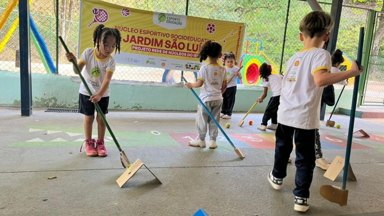 Parceria IEE e SESC capacita 750 educadores do litoral sul paulista para atender crianças neuroatípicas