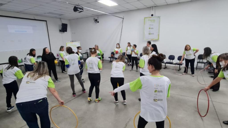 Parceria IEE e SESC capacita 750 educadores do litoral sul paulista para atender crianças neuroatípicas